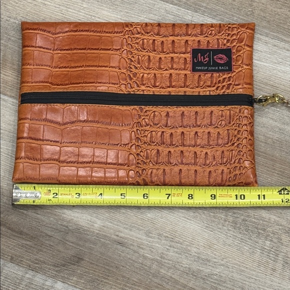 Makeup Junkie Embossed Leather makeup pouch El Dorado Cognac Bubble Gator - Picture 8 of 9